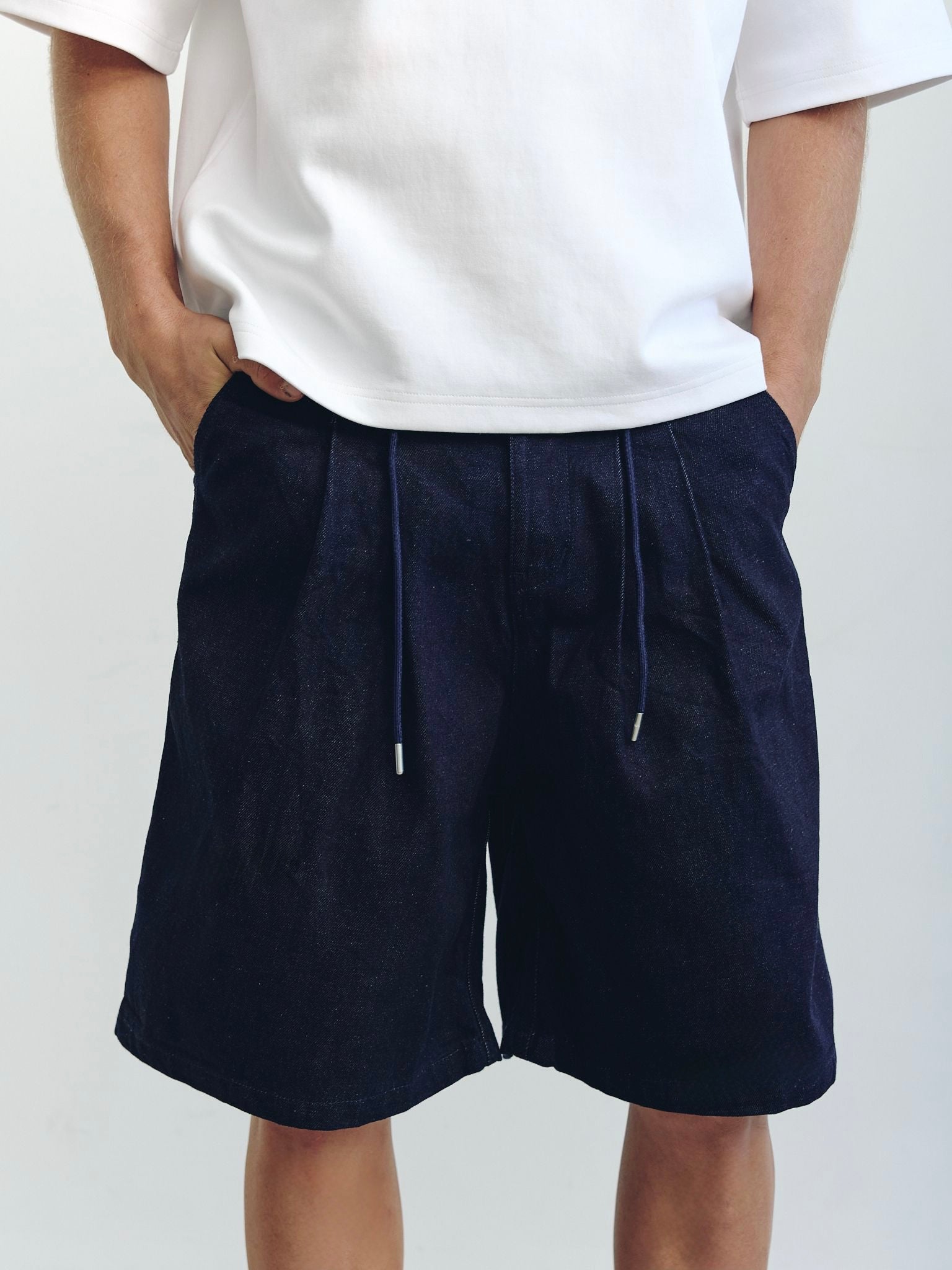 Pleated denim short
